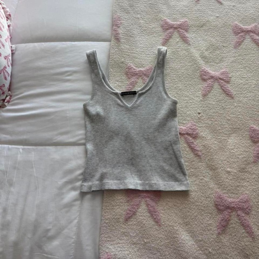 light grey ribbed tank top‎ Brandy Melville